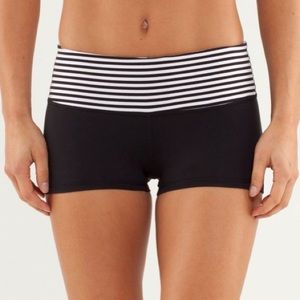 Reversible Lululemon Boogie Short Black and White Stripes  and Chevron size 6